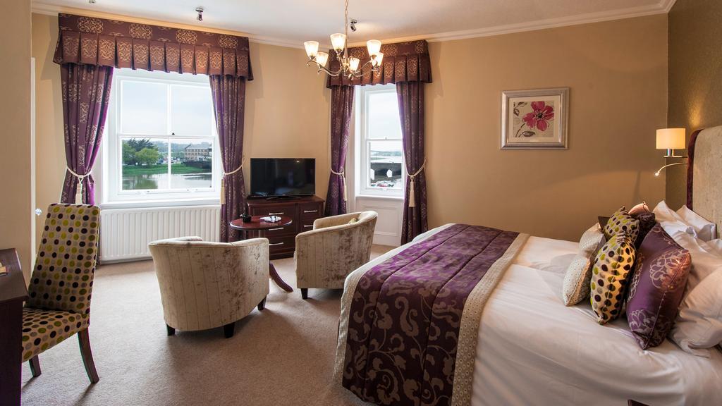 Deluxe River View Twin or Double Room